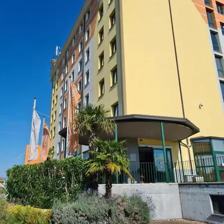Palace 4*